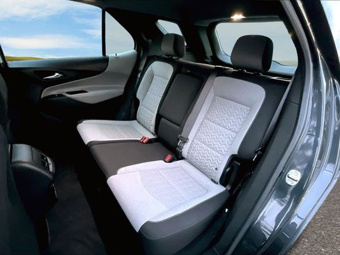 Used 2022 Chevrolet Equinox LS image 14