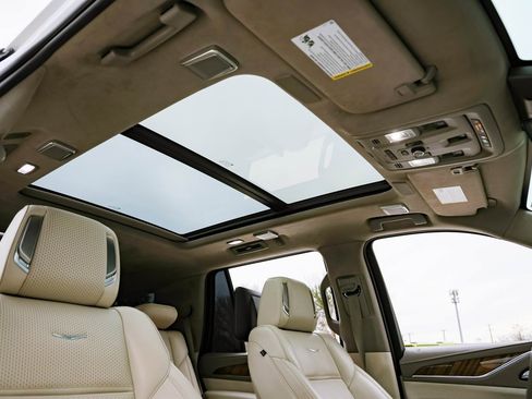 Used 2021 Cadillac Escalade Sport Platinum w/ LPO, ONYX Package image 25