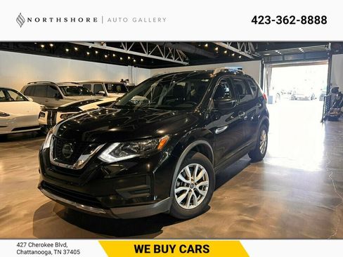 Used 2020 Nissan Rogue SV image 1