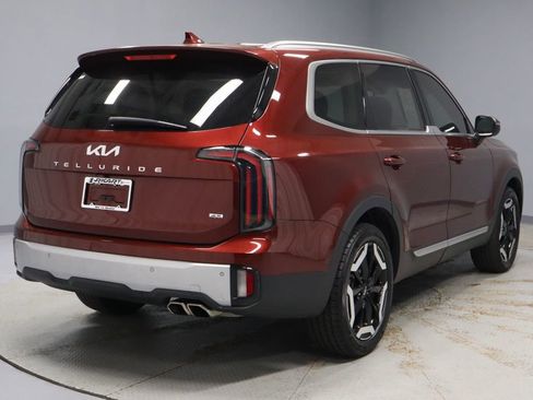 Used 2024 Kia Telluride EX w/ EX Captain's Chair Package AWD/4WD image 12