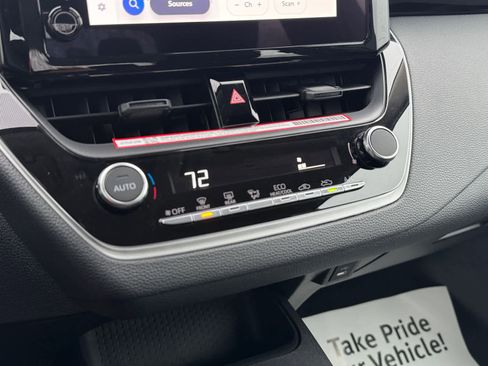 Used 2025 Toyota Corolla LE image 18