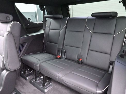 Used 2023 Cadillac Escalade Premium Luxury AWD/4WD image 37