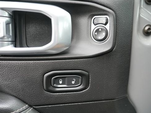 Used 2023 Jeep Wrangler Unlimited Sahara w/ Cold Weather Group image 20