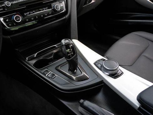 Used 2018 BMW 320i Sedan image 31