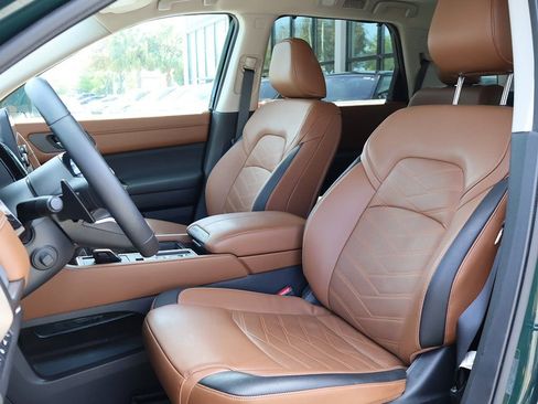 Used 2024 Nissan Pathfinder Platinum image 31