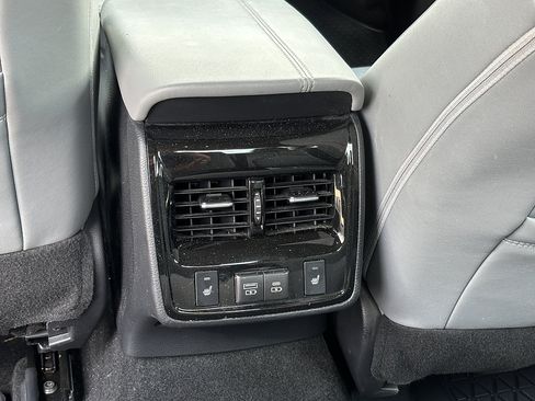 Used 2021 Toyota Avalon Limited w/ Advanced Safety Package FWD image 31