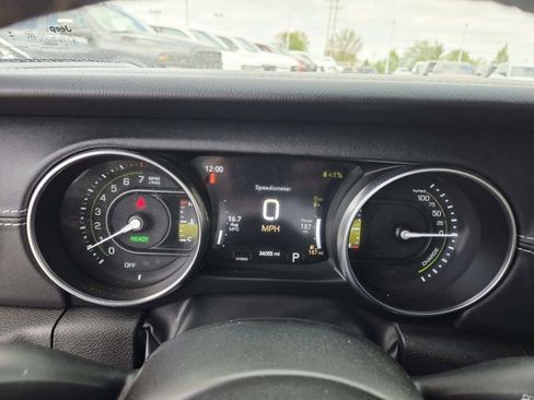 Used 2023 Jeep Wrangler Unlimited Sahara w/ Cold Weather Group image 28