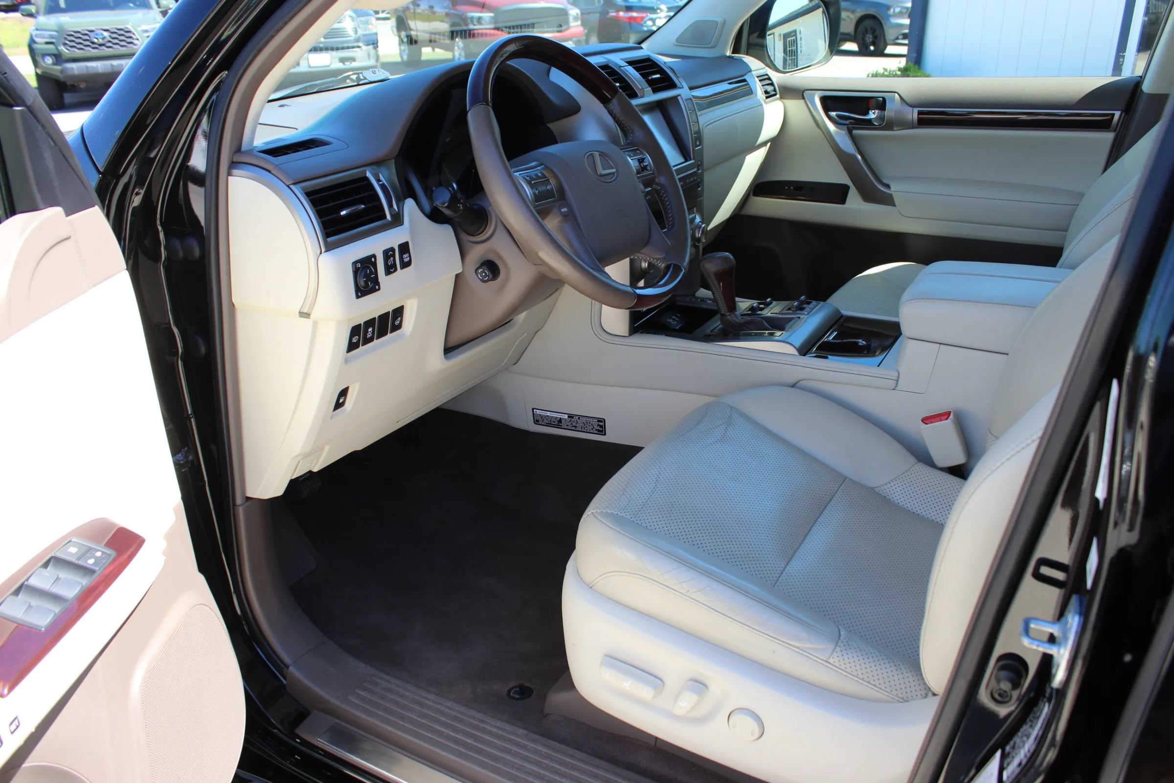 Used 2017 Lexus GX 460 Luxury w/ Preferred Accessory Package AWD/4WD image 12