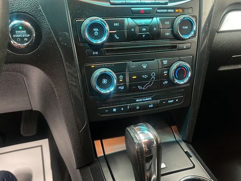 Used 2017 Ford Explorer XLT AWD/4WD image 11