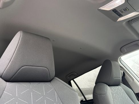 Used 2022 Toyota RAV4 XLE image 21