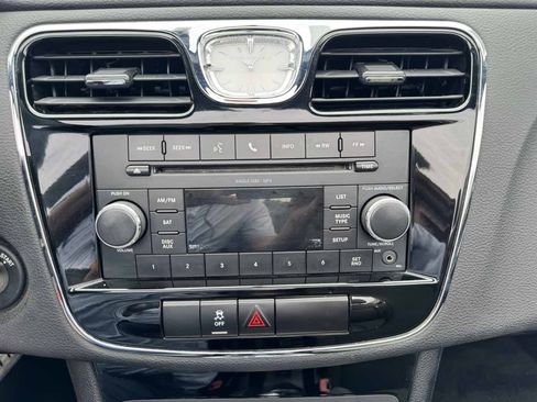 Used 2011 Chrysler 200 Touring FWD image 41