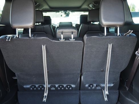 New 2025 Chrysler Pacifica Select w/ Uconnect Theater Family Group image 10