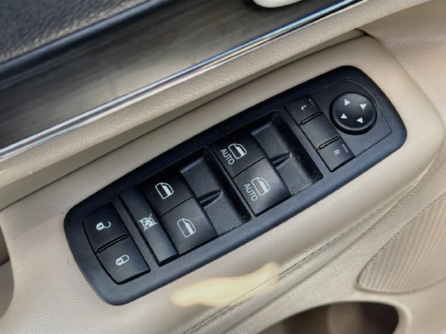 Used 2020 Jeep Grand Cherokee Limited AWD/4WD image 18