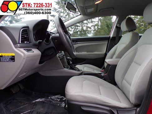 Used 2017 Hyundai Elantra SE image 17