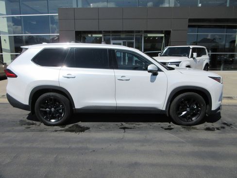 Used 2024 Toyota Grand Highlander AWD Hybrid image 12
