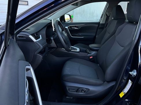 Used 2025 Toyota RAV4 XLE image 10