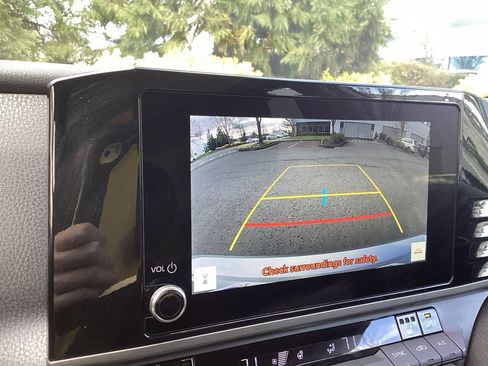 Used 2025 Toyota Camry LE w/ Convenience Package image 14