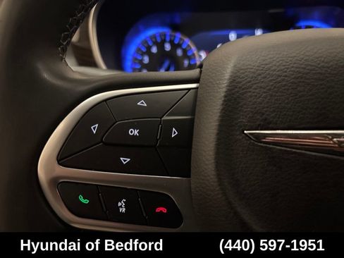Used 2023 Chrysler Pacifica Limited FWD image 19