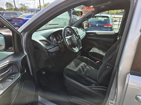 Used 2014 Dodge Grand Caravan SE w/ Quick Order Package 29E SE FWD image 4