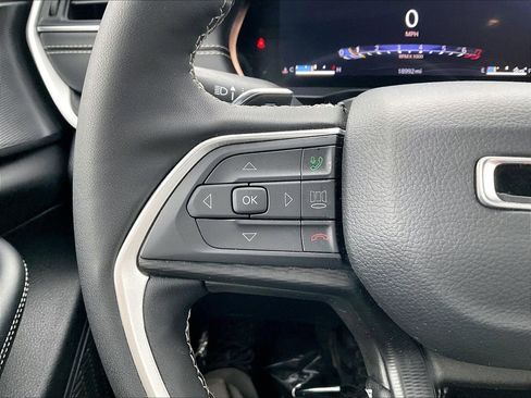 Used 2025 Jeep Grand Cherokee L Altitude image 23