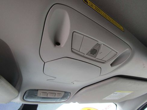 Used 2019 Ford Transit Connect XLT image 18