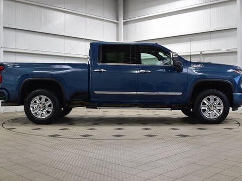 Used 2024 Chevrolet Silverado 3500 High Country w/ Technology Package image 9