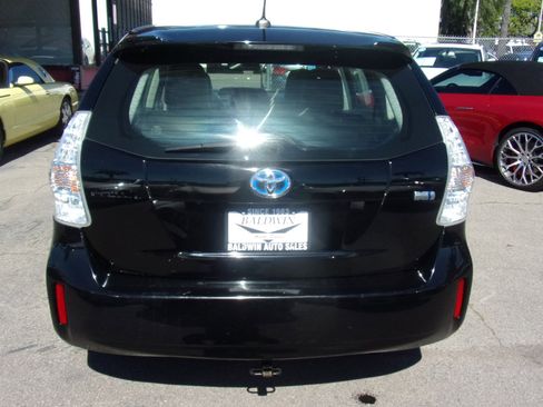 Used 2012 Toyota Prius V Five image 10