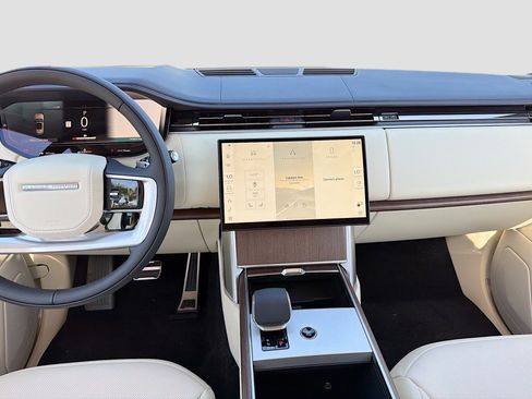 New 2025 Land Rover Range Rover SE image 12