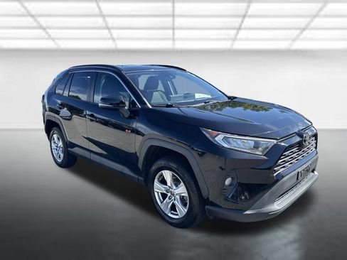 Used 2021 Toyota RAV4 XLE AWD/4WD image 4