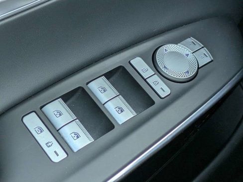 Used 2025 Genesis GV70 2.5T AWD/4WD image 24