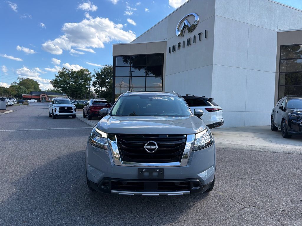 Used 2023 Nissan Pathfinder Platinum w/ Cargo Package AWD/4WD image 3