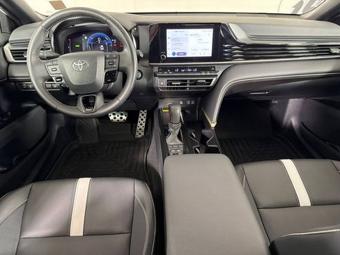 Used 2025 Toyota Camry SE w/ Convenience Package image 22