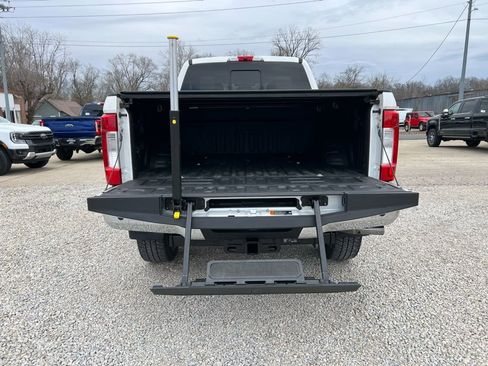 Used 2019 Ford F350 Lariat w/ Chrome Package image 18