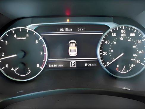 Used 2025 Nissan Sentra SR w/ SR Premium Package FWD image 17