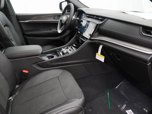 New 2026 Jeep Grand Cherokee Altitude image 35