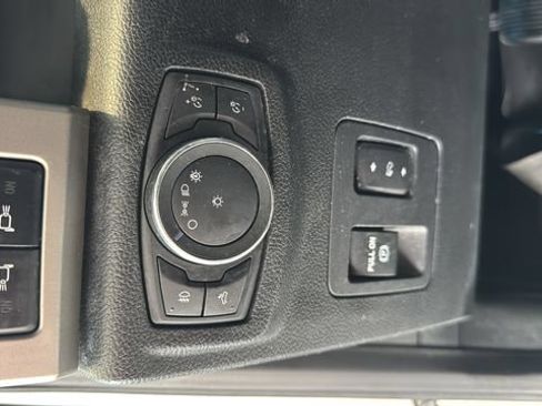 Used 2019 Ford F150 Lariat w/ Equipment Group 502A Luxury AWD/4WD image 9