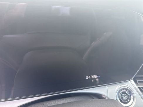 Used 2025 Chevrolet Trax LT w/ LT Convenience Package image 6