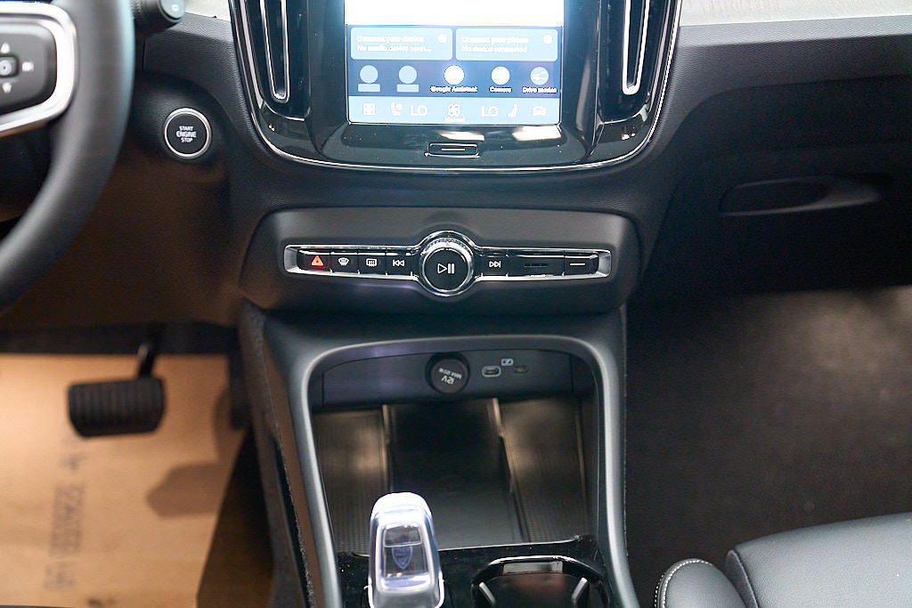 New 2026 Volvo XC40 B5 Plus w/ Climate Package AWD/4WD image 28