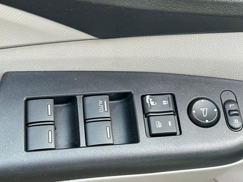 Used 2014 Honda CR-V LX image 11