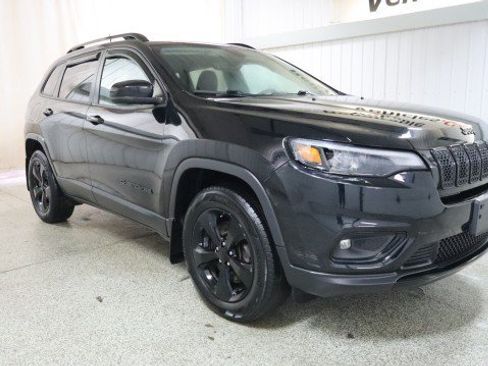 Used 2020 Jeep Cherokee Latitude Plus AWD/4WD image 5