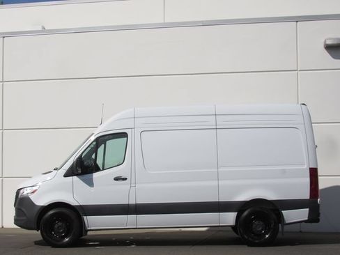 Used 2025 Mercedes-Benz Sprinter 2500 image 4