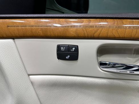 Used 2011 Cadillac DTS Platinum FWD image 10
