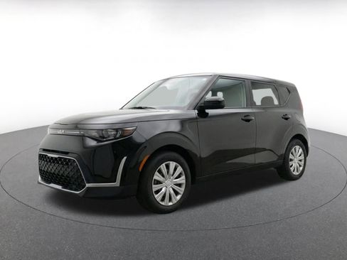 Used 2025 Kia Soul LX w/ LX Technology Package FWD image 3
