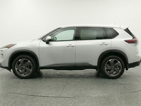 Used 2025 Nissan Rogue SV image 5
