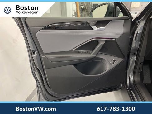 New 2025 Volkswagen Tiguan SE image 27