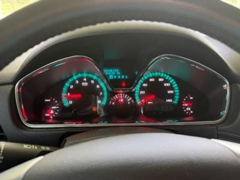 Used 2017 Chevrolet Traverse LT w/ Style and Technology Package FWD image 1