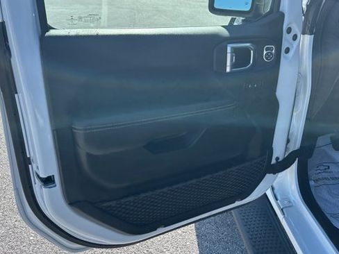 Used 2021 Jeep Wrangler Unlimited Sahara w/ Uconnect 4C Nav & Sound Group image 19