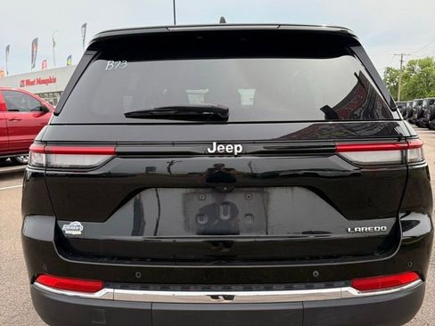 Used 2024 Jeep Grand Cherokee Laredo RWD image 7