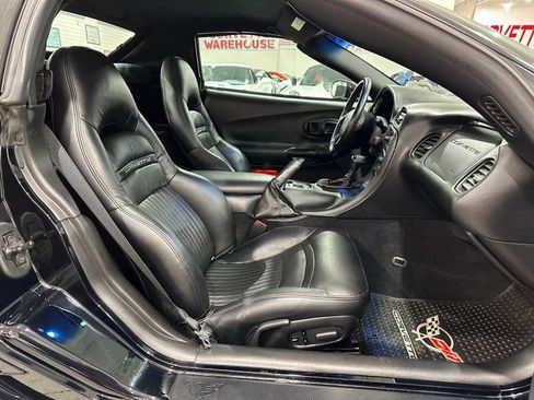 Used 2004 Chevrolet Corvette Convertible w/ Preferred Equipment Group RWD image 9