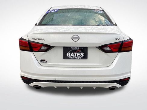 Used 2024 Nissan Altima 2.5 SV w/ SV Premium Package FWD image 10